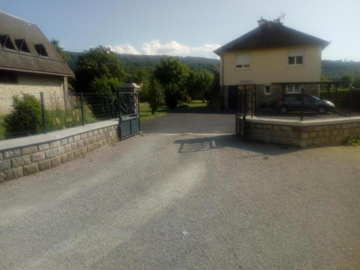 La Clematite D'Olt Apartment Saint-Come-d'Olt Exterior photo
